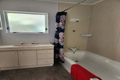 Photo of property in 2/11 Waterfront Road, Mangere Bridge, Auckland, 2022