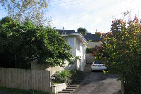 Photo of property in 2 Fairmount Road, Titirangi, Auckland, 0604