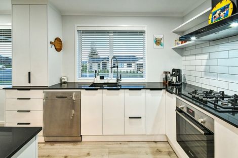 Photo of property in 2 Peacock Place, Pokeno, 2402