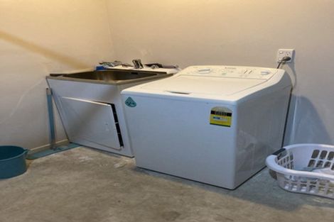 Photo of property in 3c Scotland Place, Hillcrest, Hamilton, 3216