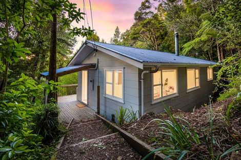 Photo of property in 23 Kauri Loop Road, Oratia, Auckland, 0604