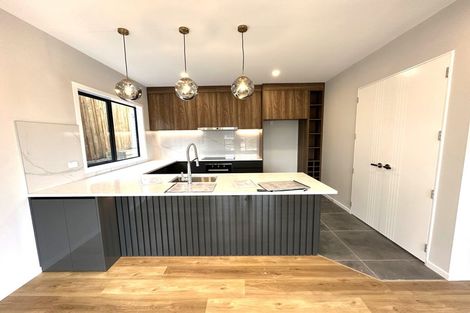 Photo of property in 25a Borrowdace Avenue, Botany Downs, Auckland, 2010