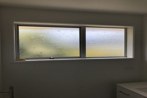 Photo of property in 2/32 Eastern Beach Road, Eastern Beach, Auckland, 2012