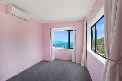 Photo of property in 46 Domett Street, Newlands, Wellington, 6037