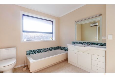 Photo of property in 1 Eric Batchelor Place, Waimate, 7924