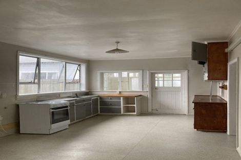 Photo of property in 11 Rua Street, Lyall Bay, Wellington, 6022