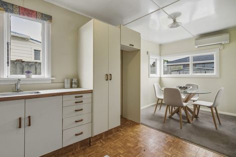 Photo of property in 20 Royal Crescent, Saint Kilda, Dunedin, 9012