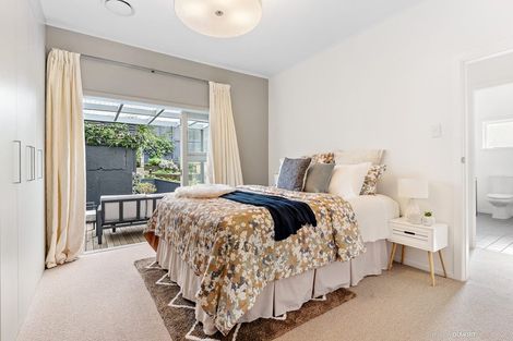 Photo of property in 69 Queens Drive, Lyall Bay, Wellington, 6022