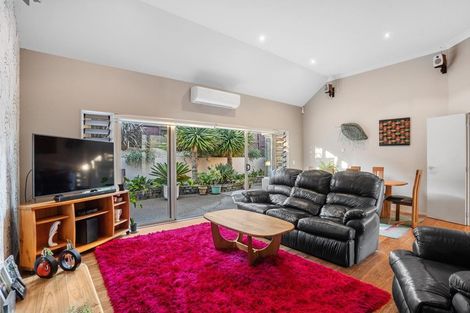 Photo of property in 5 Chateau Rise, Flat Bush, Auckland, 2016