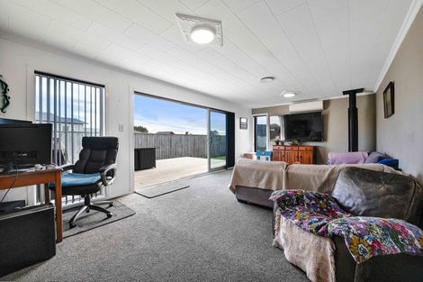 Photo of property in 100 Pembroke Road West, Pembroke, Stratford, 4332
