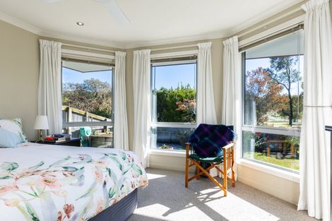 Photo of property in 6 Weka Place, Picton, 7220