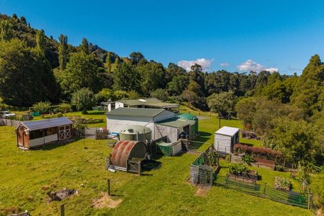 Photo of property in Ruatiti Cottage, 1693 Ruatiti Road, Ruatiti, Raetihi, 4696