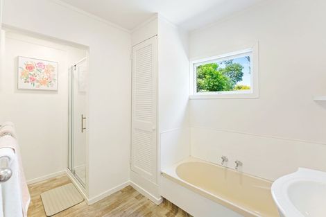 Photo of property in 30 Ruru Street, Waikanae, 5036