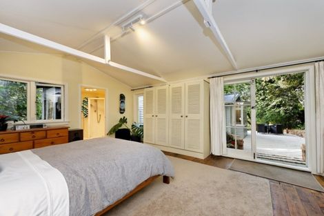 Photo of property in 7 Opou Road, Titirangi, Auckland, 0604