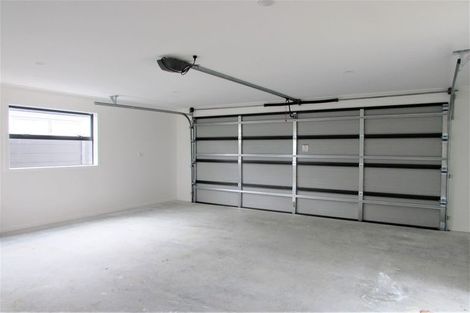 Photo of property in 8 Whitten Way, Wallaceville, Upper Hutt, 5018