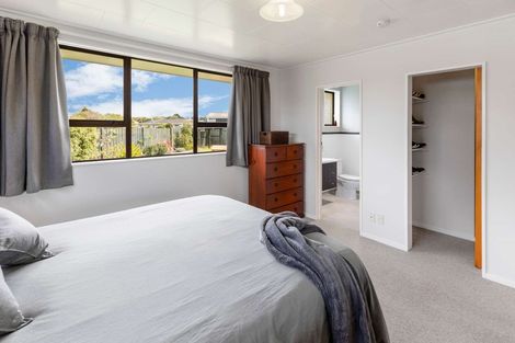 Photo of property in 8 Mansell Crescent, Bulls, 4818