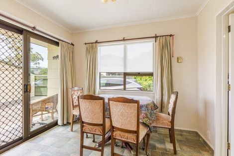 Photo of property in 9 Deakin Place, Clive, 4102