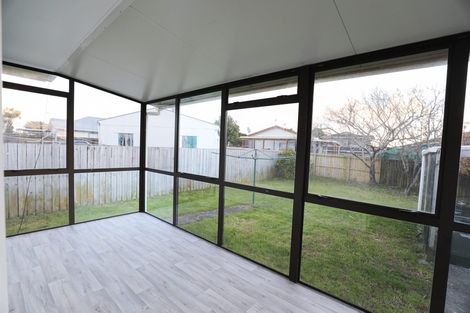 Photo of property in 6 Balwyn Place, Clendon Park, Auckland, 2103