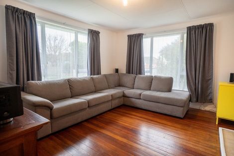 Photo of property in 12 Montrose Place, Takaro, Palmerston North, 4412