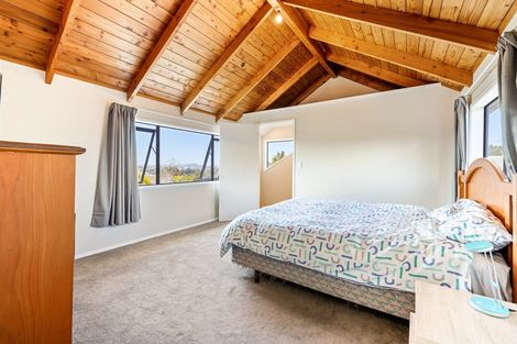 Photo of property in 5 Lorena Place, West Harbour, Auckland, 0618