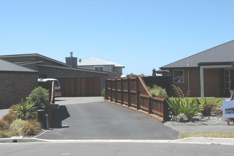 Photo of property in 7 Whio Close, Parklands, Christchurch, 8083