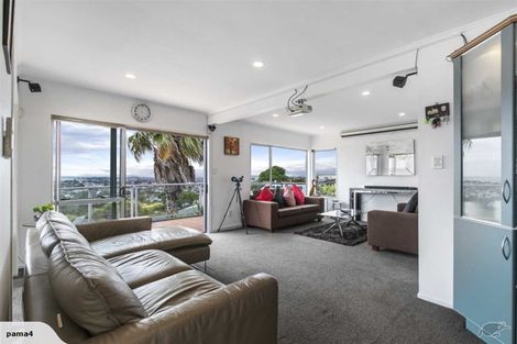 Photo of property in 3/1a Castor Bay Road, Castor Bay, Auckland, 0620