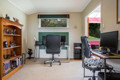 Photo of property in 10 Huntingdon Street, Northland, Wellington, 6012
