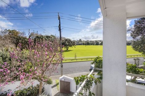 Photo of property in 2/72 Wairoa Road, Narrow Neck, Auckland, 0624