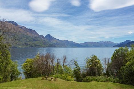 Photo of property in 78 Cedar Drive, Kelvin Heights, Queenstown, 9300