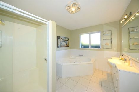 Photo of property in 3 Thoresby Mews, Avonhead, Christchurch, 8042