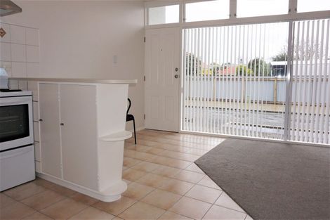 Photo of property in 72f Queen Street West, Levin, 5510