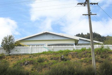 Photo of property in 148 Waikawa Road, Picton, 7220