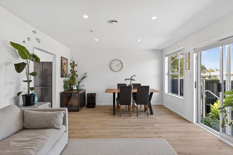 Photo of property in 2/21 Cob Crescent, Woolston, Christchurch, 8062