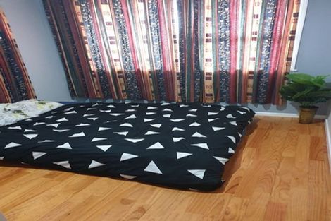 Photo of property in 28 Taupo Street, Green Bay, Auckland, 0604