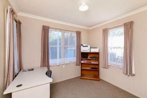 Photo of property in 2a Lowestoft Place, West End, Palmerston North, 4412