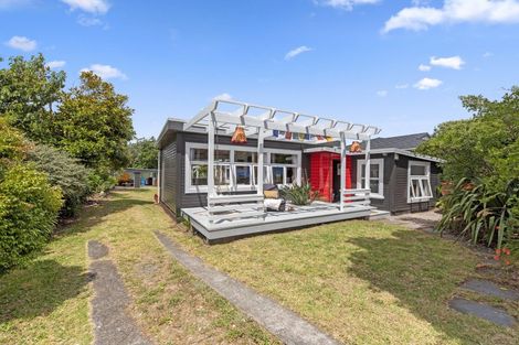 Photo of property in 16 Mahoe Street, Otaki Beach, Otaki, 5512