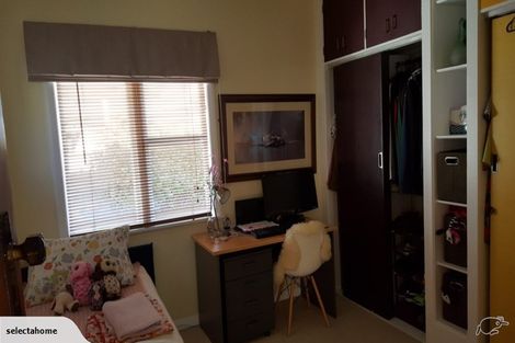 Photo of property in 39 Tuatoru Street, Eastbourne, Lower Hutt, 5013