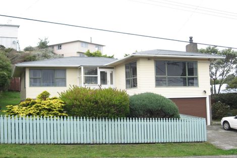 Photo of property in 11 Turville Crescent, Newlands, Wellington, 6037