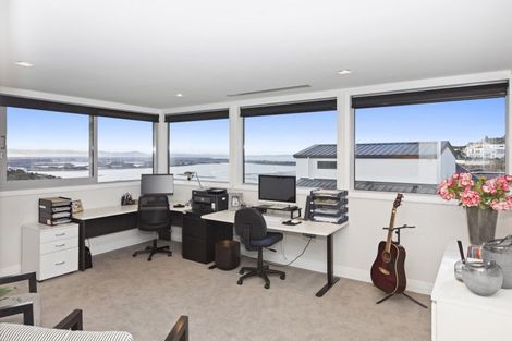 Photo of property in 15 Omeo Crescent, Redcliffs, Christchurch, 8081