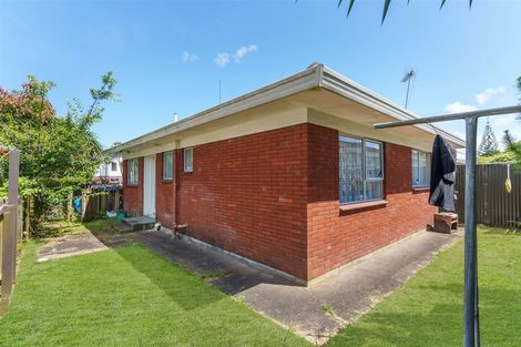 Photo of property in 2/4 Roys Road, Weymouth, Auckland, 2103