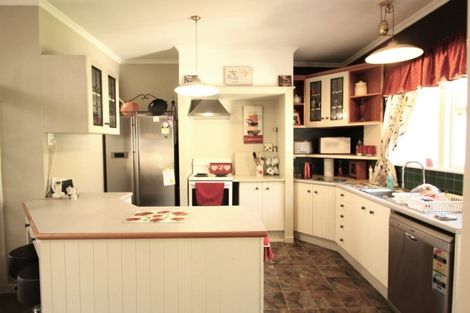 Photo of property in 28 Sarsfield Street, Southbridge, 7602