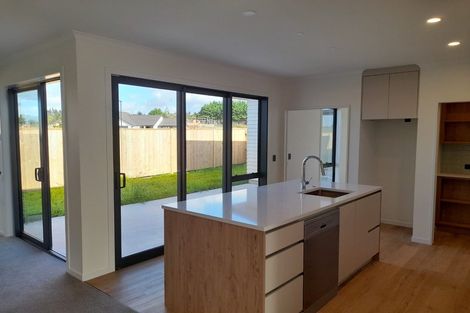 Photo of property in 10 Kenehi Road, Karaka, 2124