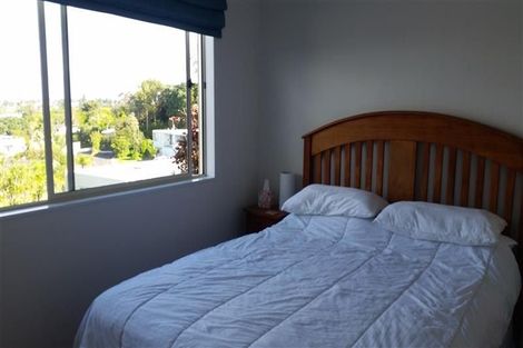 Photo of property in 1/72 Kitchener Road, Milford, Auckland, 0620