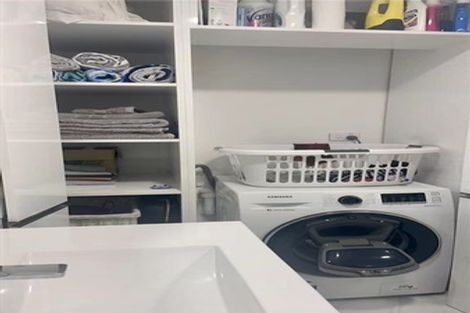 Photo of property in 24a Lyons Avenue, Murrays Bay, Auckland, 0630