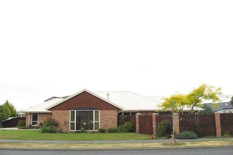 Photo of property in 37 Anglesea Avenue, Parklands, Christchurch, 8083