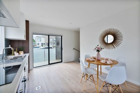 Photo of property in 5/237 Swanson Road, Henderson, Auckland, 0610