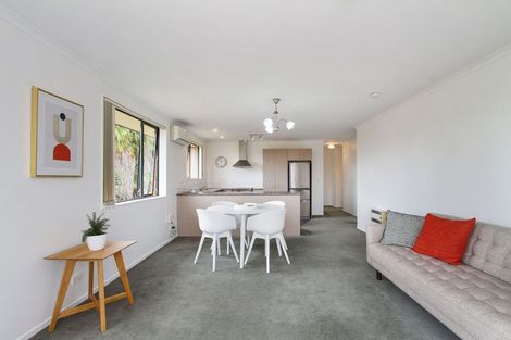 Photo of property in 2 Plumstead Rise, Glen Eden, Auckland, 0602
