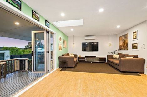 Photo of property in 40 Hartley Terrace, Massey, Auckland, 0614