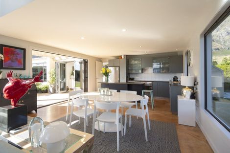 Photo of property in 5 Scenic Drive, Drift Bay, Queenstown, 9371