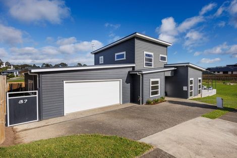 Photo of property in 37 Vaucluse Heights, Fitzherbert, Palmerston North, 4410